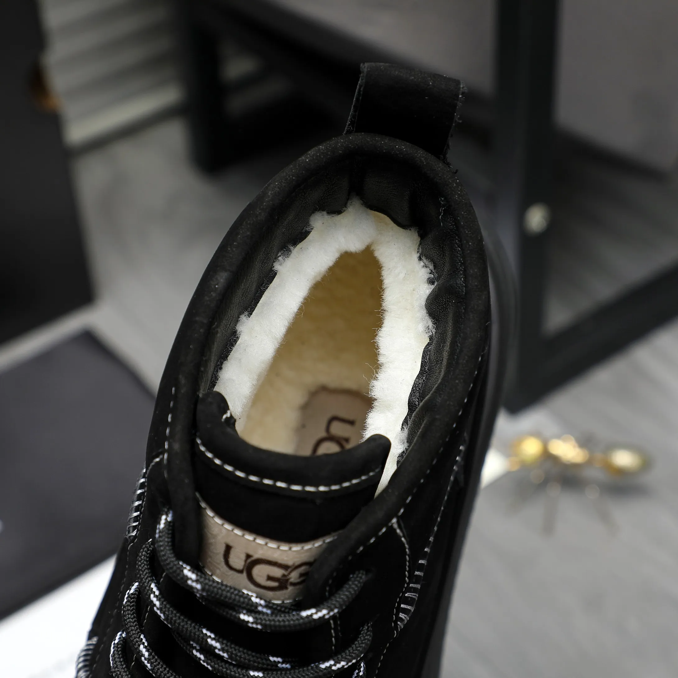 P620 Product trademark: "UGG" Gaobang men's shoes Regular size: 39-44 Product materials: Selected suede cowhide upper, wool lining, original outsole